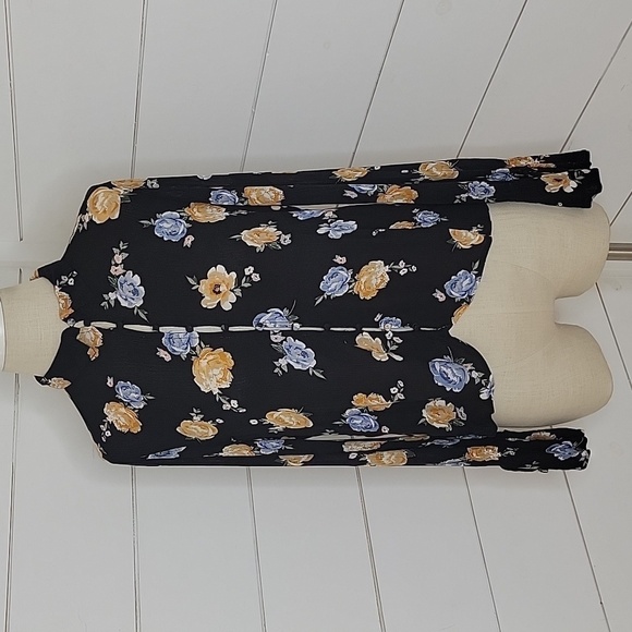 DIVIDED by H&M size 8 black floral blouse - Picture 1 of 6